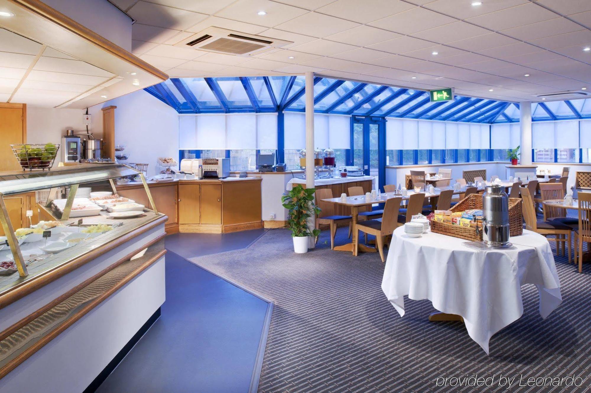 Holiday Inn Warrington By Ihg Esterno foto